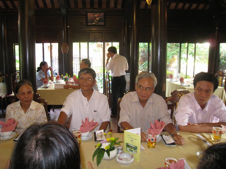 Mai Huong voi Thay Co Quan Thay Sinh_IMG_0049.jpg